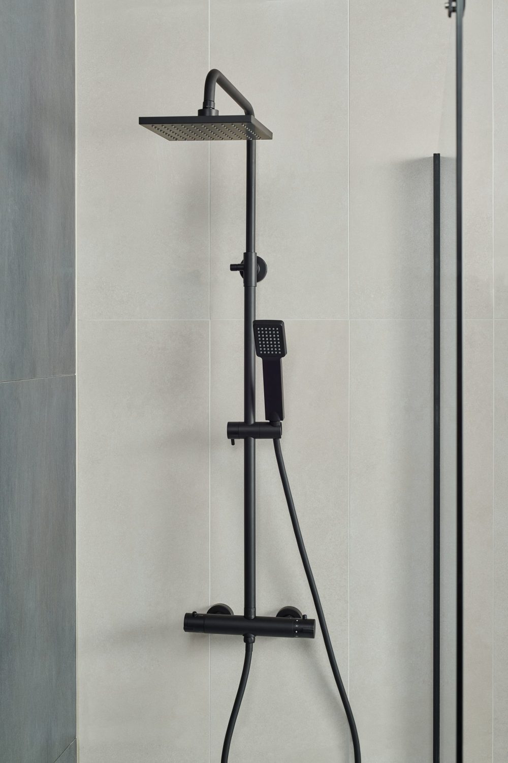 GENOVA BLACK TUŠ SET S TERM. MIJEŠALICOM - Slika 2