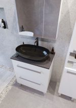 SARA 70 DONJI KUPAONSKI ORMARIĆ BIJELI SJAJ S PLOČOM SCIVARO ŠKRILJEVAC - Slika 4